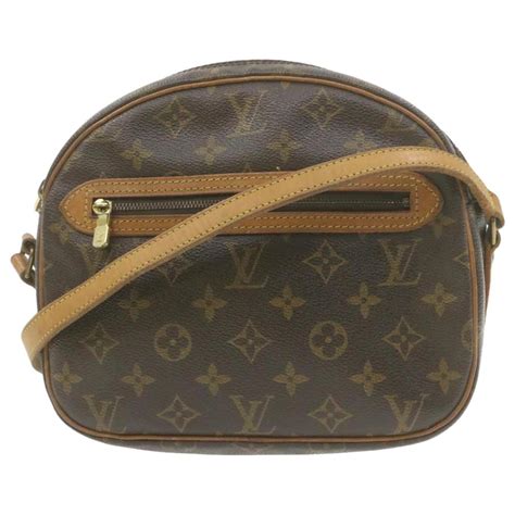 Louis Vuitton LV Monogram Sac Senlis .